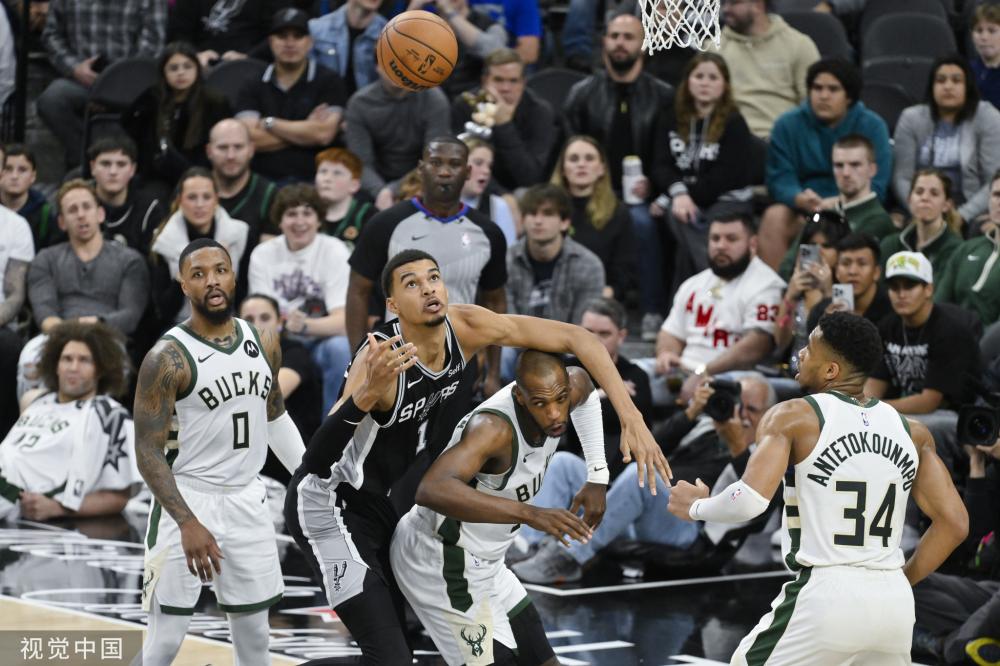 的交锋中创 的交锋中创